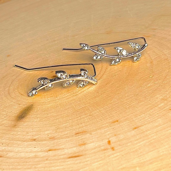 - Jewelry - Crystal Dangle hanging floral drop silver earrings